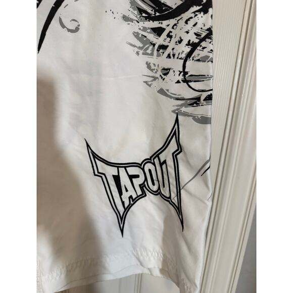 Boys TAPOUT Fight Shorts Size 16 MMA Grappling White Logo Y2K Gym Streetwear - Picture 5 of 7
